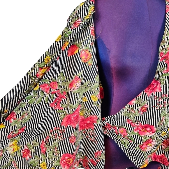 Rainbow Floral & Stripes Tiered Puff Sleeve Wrap Top Size 1X Women's Plus - Picture 6 of 8